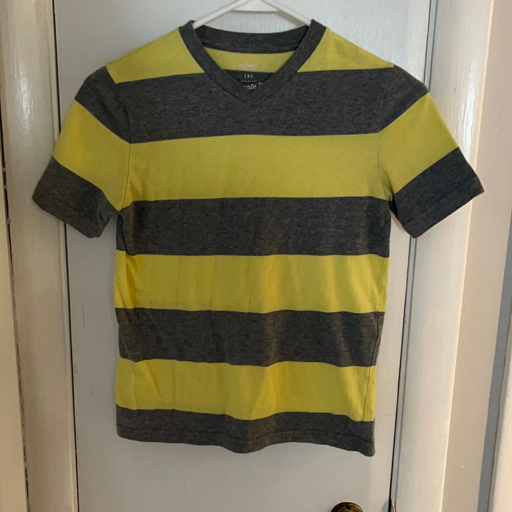 Urban Pipeline Boys Small V-Neck T-Shirt